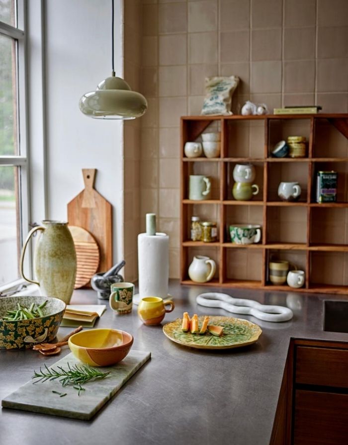  Bloomingville Untersetzer Vivien aus weiß-grünem Marmor mit welliger Form.