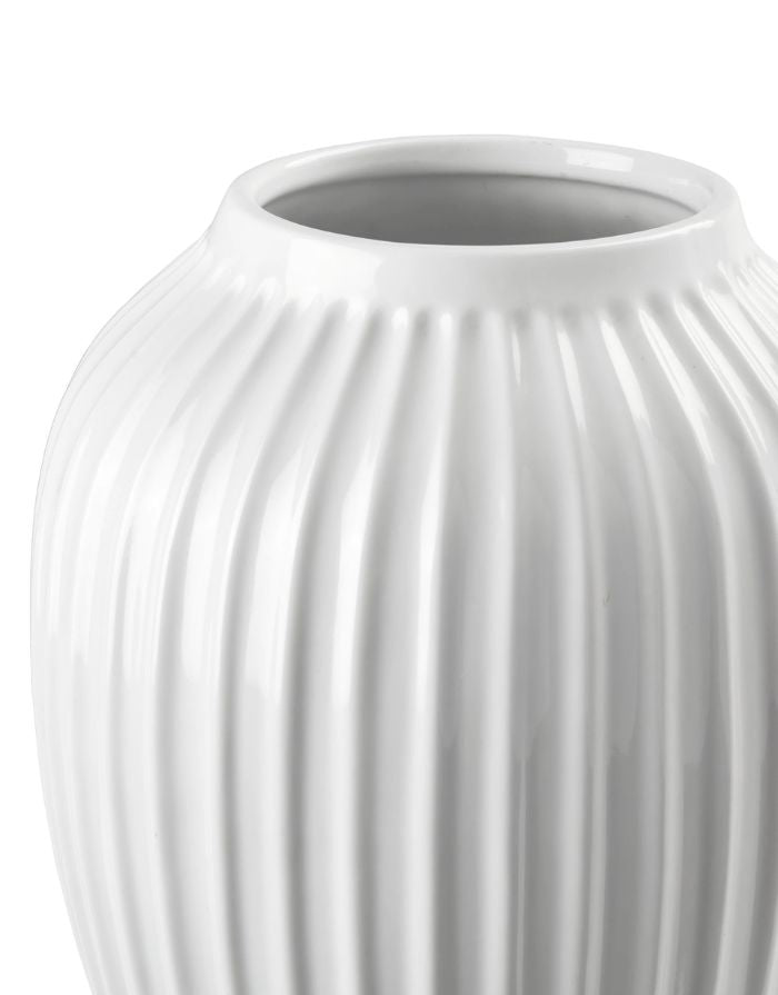 Kähler Hammershøi Vase Weiß 25,5cm – Detailansicht Porzellan-Oberfläche
