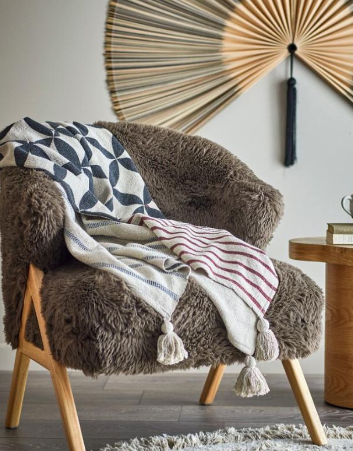 Bloomingville Decke Forma Natur aus recycelter Baumwolle mit floralem Muster, Streifenrückseite und Quasten an den Ecken