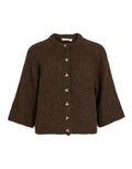 Brauner Vimarley 3/4 Cardigan von VILA in Coffee Bean mit Knöpfen an der Vorderseite und 3/4-Ärmeln als Freisteller von vorne
