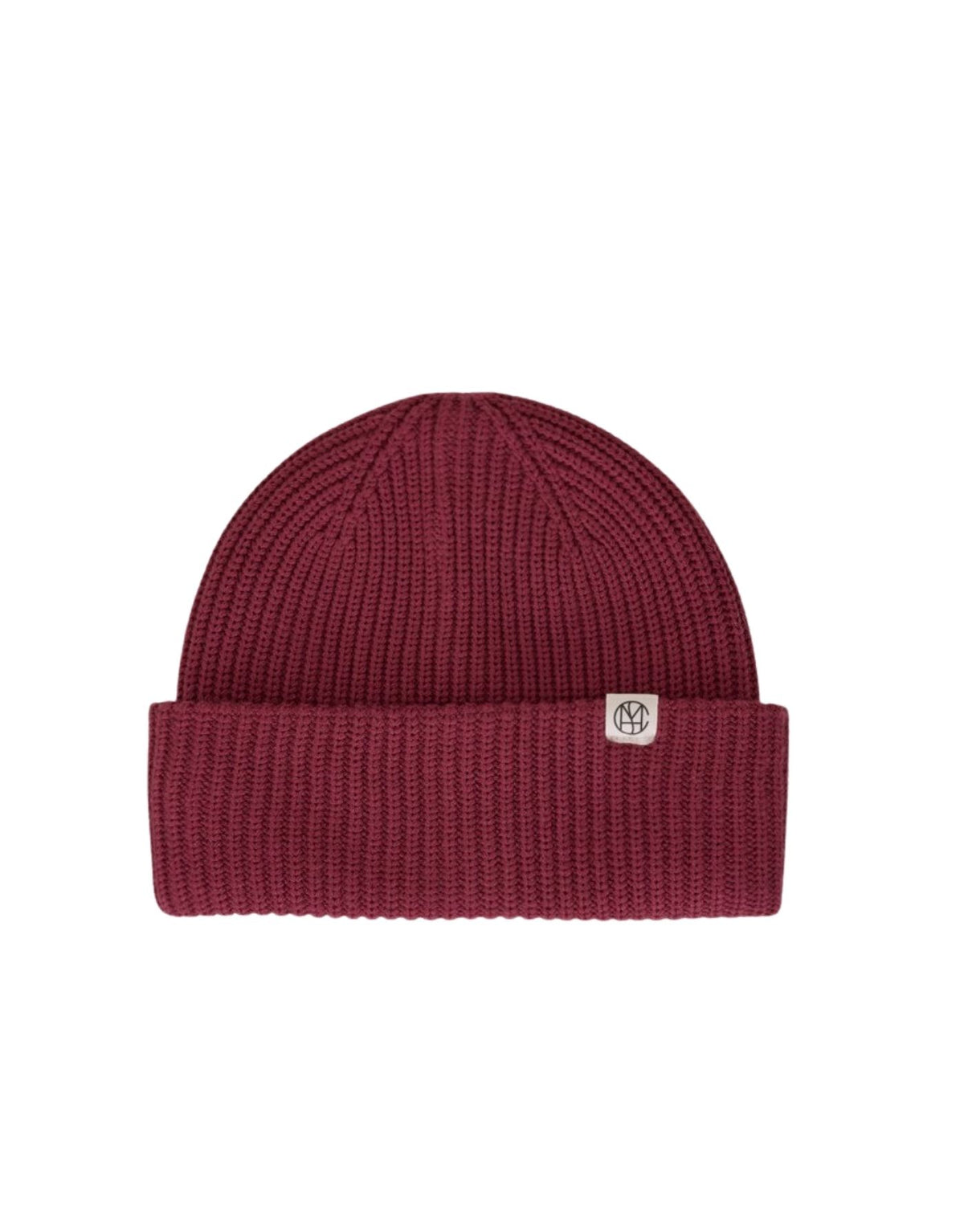 Weinrote Beanie Galine Rachelle von MSCH Copenhagen in Rhododendron aus weichem doppellagigem Rippstrick mit kleinem MSCH Icon-Patch.