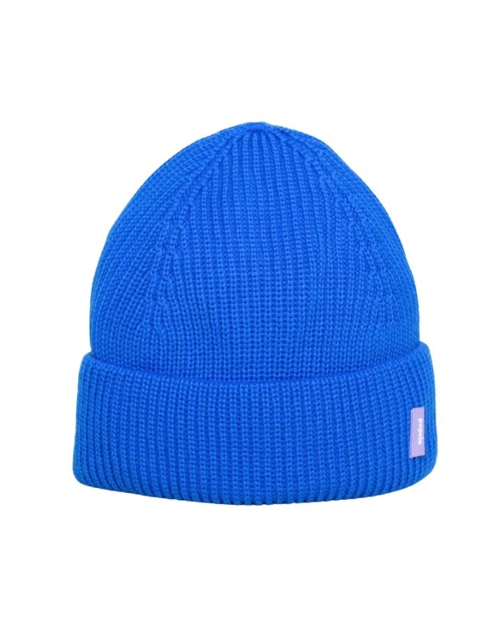 Königsblaue Beanie aus weicher Merinowolle, gefaltet, schlichtes Design, gemütlich und stylisch für den Winter