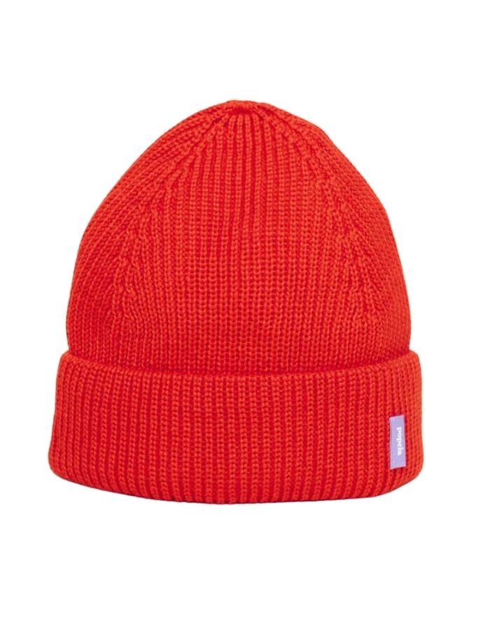 Rote  Beanie aus weicher Merinowolle, gefaltet, schlichtes Design, gemütlich und stylisch für den Winter