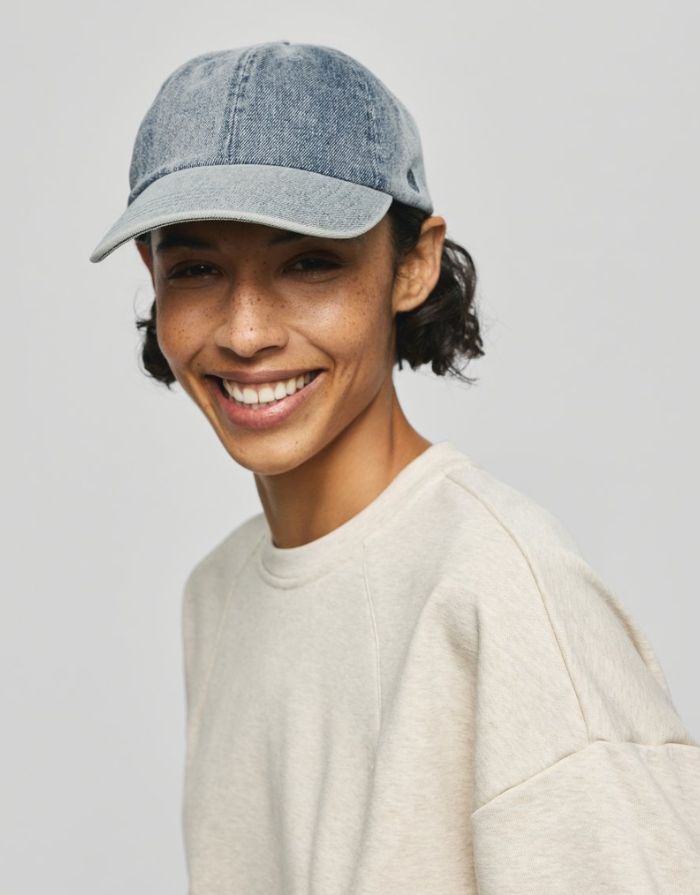 MSCH Copenhagen Cap Buffy Mid Blue Wash aus Denim mit gebogenem Schirm und verstellbarem Verschluss.