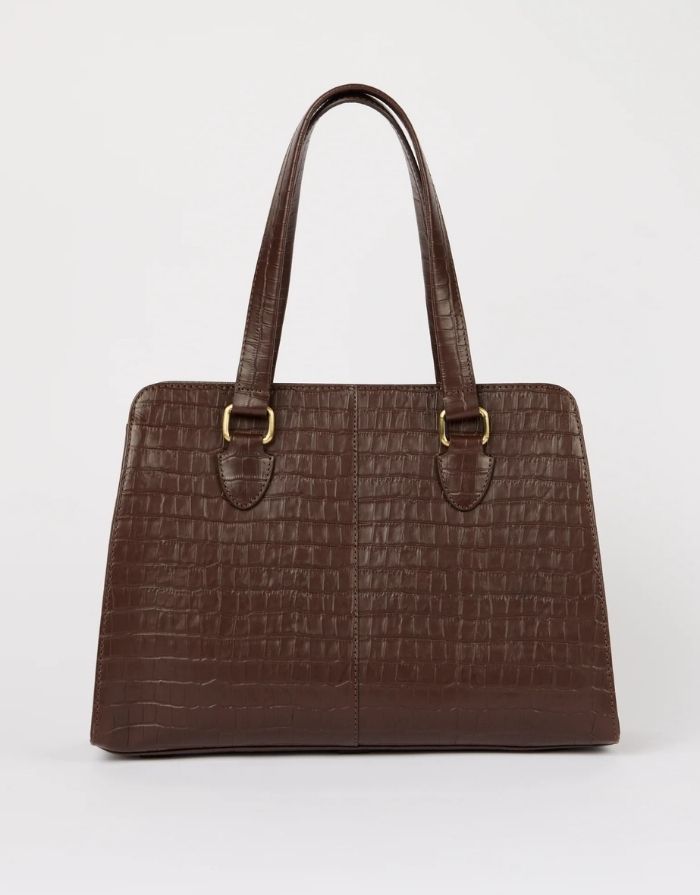 O MY BAG Blair Croco Large Chocolate – elegante Croco-Ledertasche mit Laptopfach und Crossbody-Riemen.