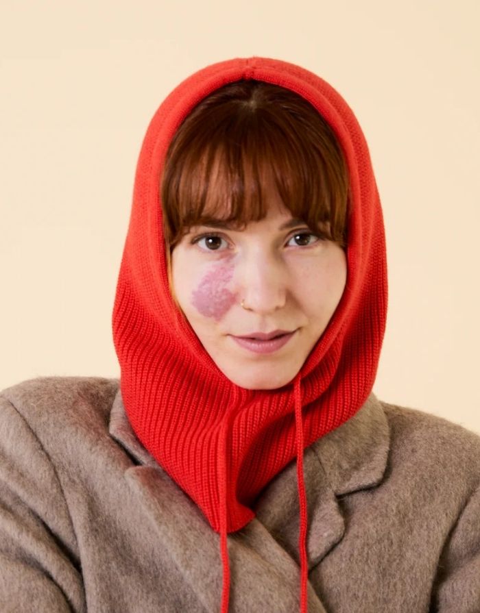 Rote Balaclava aus 100 % Merinowolle von Popeia – warmes und nachhaltiges Winter-Accessoire mit modernem Look