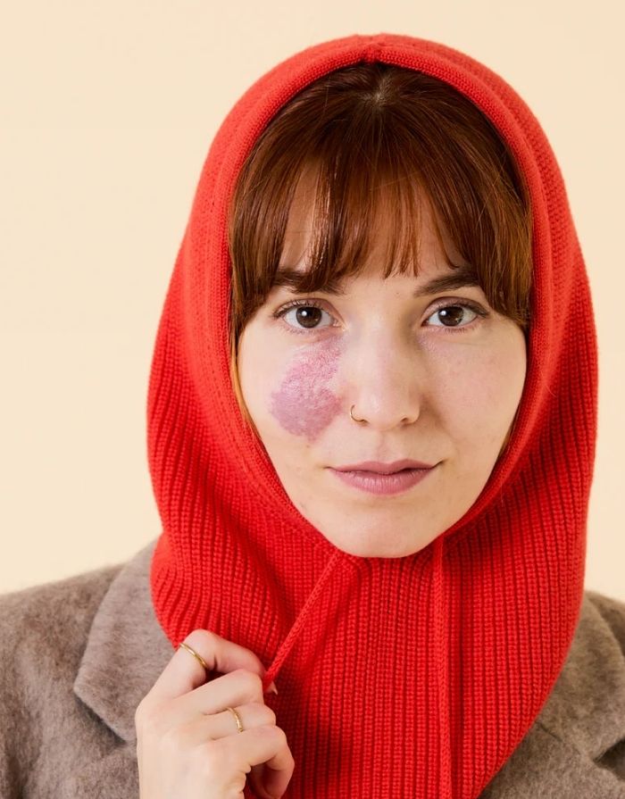 Rote Balaclava aus 100 % Merinowolle von Popeia – warmes und nachhaltiges Winter-Accessoire mit modernem Look