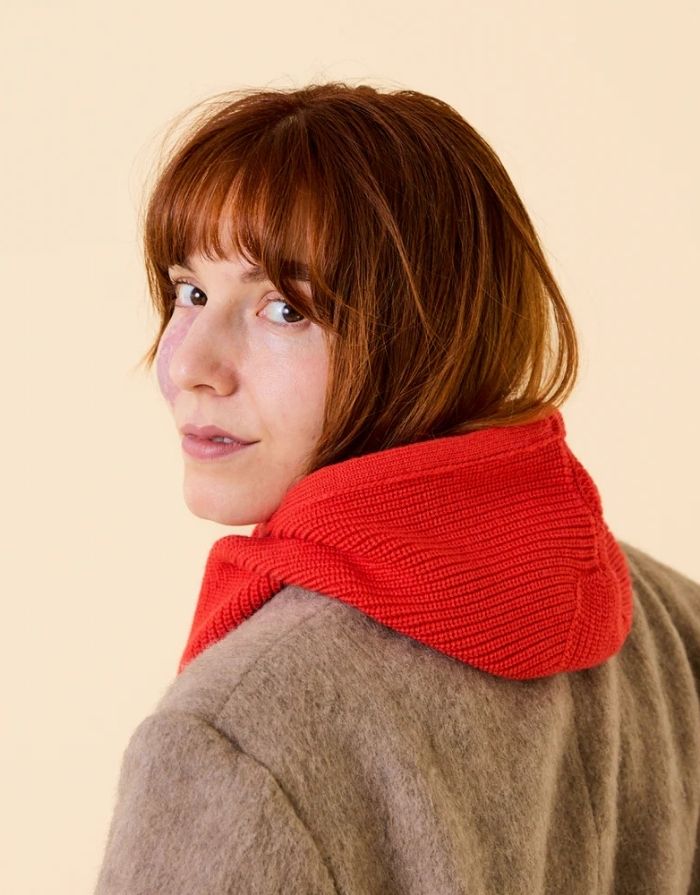 Rote Balaclava aus 100 % Merinowolle von Popeia – warmes und nachhaltiges Winter-Accessoire mit modernem Look