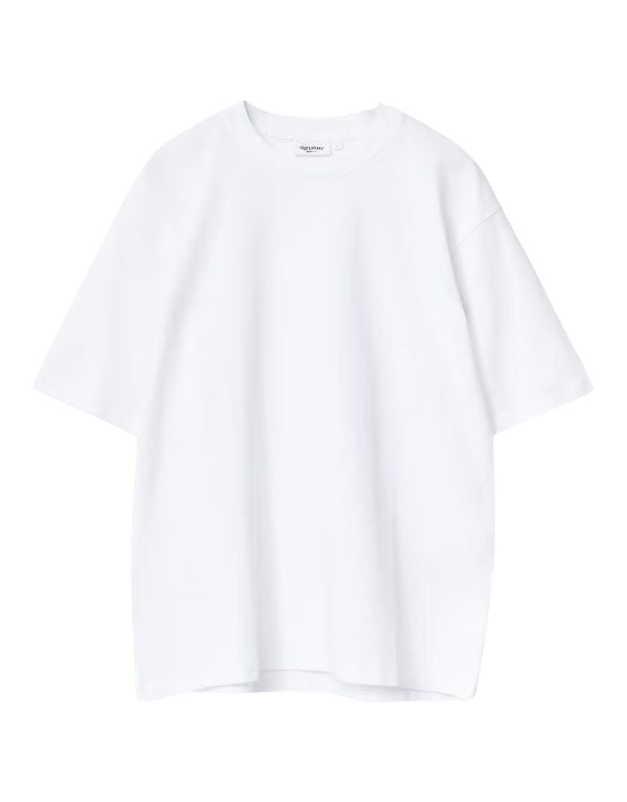 Weißes Oversize T-Shirt von Gina Tricot mit langer Passform, kurzen Ärmeln und Rundhalsausschnitt.
