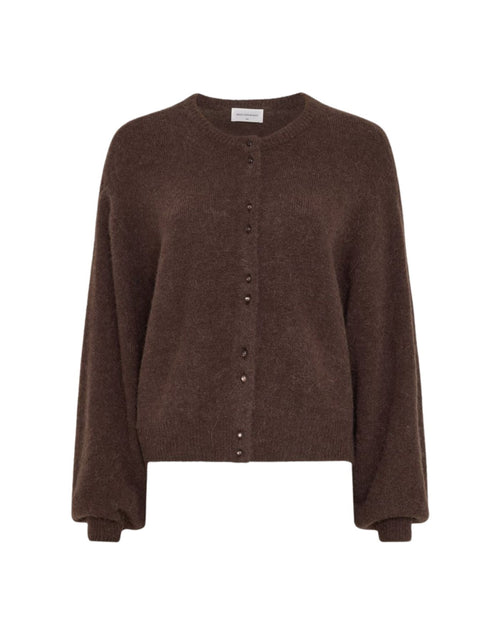 Brauner Cardigan Bondie Hope von MSCH Copenhagen in Hot Fudge mit Rundhalsausschnitt, Knopfleiste und langen Ballonärmeln.