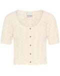 ICHI Cardigan Ihdaffie Birch White aus Baumwolle mit Lochstrick, Knopfleiste und gewelltem Saum.