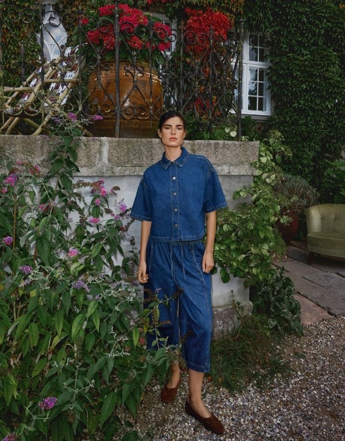 Denim-Culotte Manna Alena von MSCH Copenhagen in Mid Blue Wash mit weitem Bein, elastischem Bund und Bindeband.
