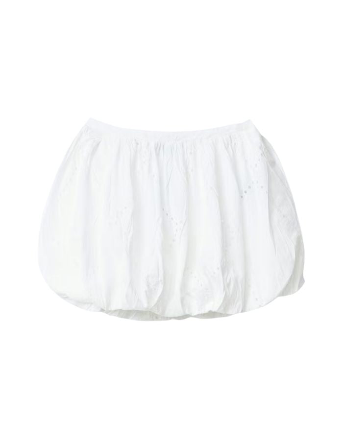 Weißer Minirock von Gina Tricot mit gestickten Details und elastischem Bund.