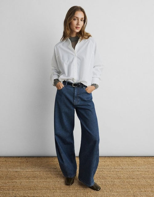 Weiße Bluse Susana Selmina von MSCH Copenhagen in Bright White mit Hemdkragen, langen Ärmeln, Knopfleiste und Kontrastpaspeln.