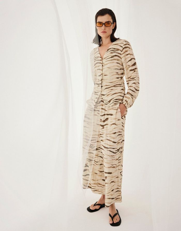 Weit geschnittene Tania Hose von MSCH Copenhagen mit beigem Zebra-Print und elastischem Bund.