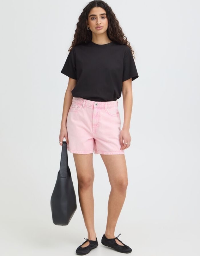  ICHI Shorts Ihavena Cameo Pink mit hoher Taille und verwaschenem Denim-Look.