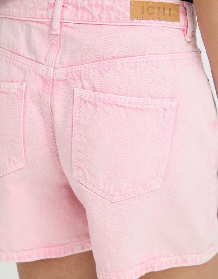  ICHI Shorts Ihavena Cameo Pink mit hoher Taille und verwaschenem Denim-Look.
