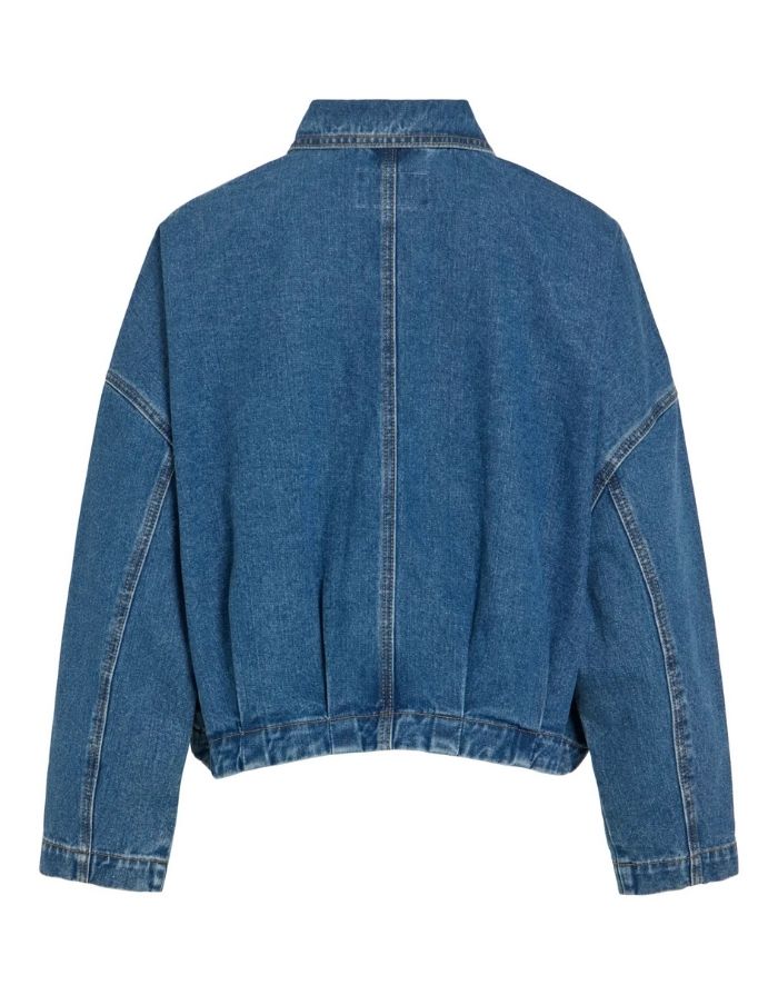 VILA Vipaige Viral Jeansjacke in Medium Blue Denim aus Baumwolle mit Reißverschluss und klassischem Hemdkragen.