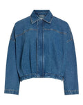 VILA Vipaige Viral Jeansjacke in Medium Blue Denim aus Baumwolle mit Reißverschluss und klassischem Hemdkragen.