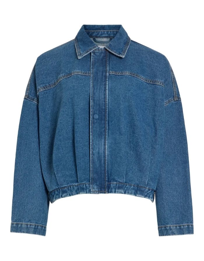 VILA Vipaige Viral Jeansjacke in Medium Blue Denim aus Baumwolle mit Reißverschluss und klassischem Hemdkragen.
