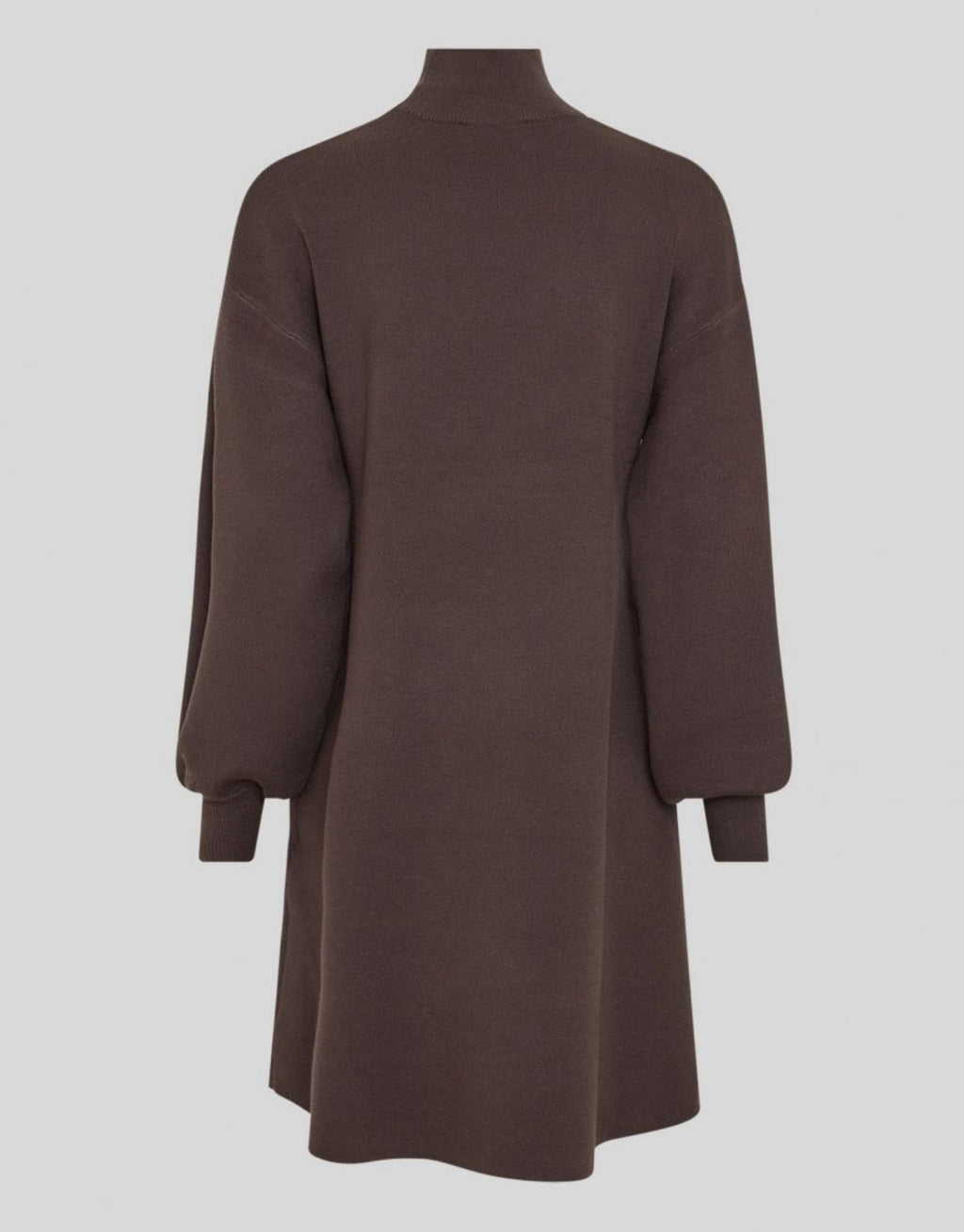 Braunes Strickkleid Mercy East M von MSCH Copenhagen in Delicioso mit hohem Kragen, Ballonärmeln und gerader Midi-Passform.