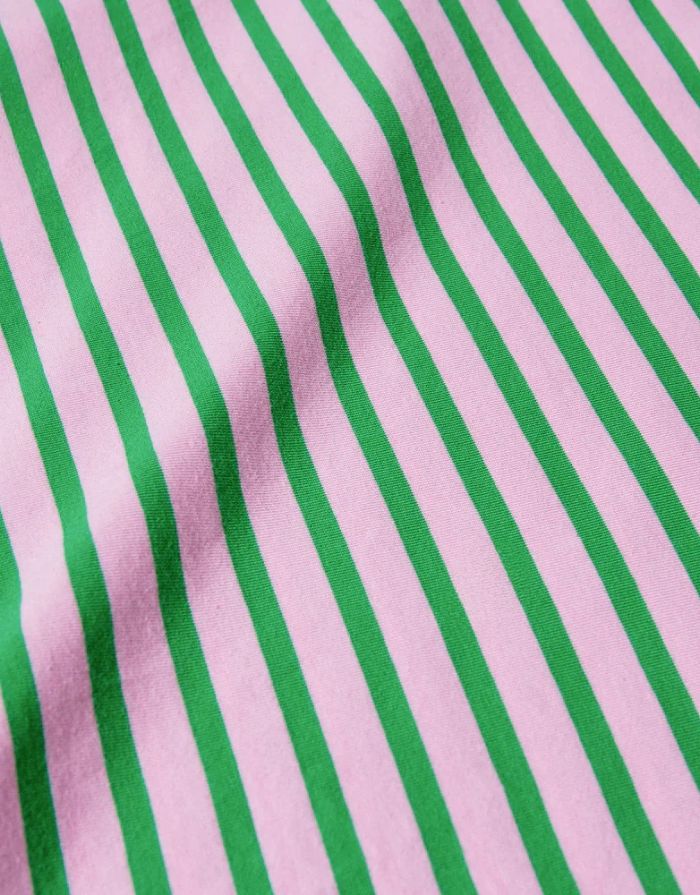 Popeia Langarmshirt aus Bio-Baumwolle in Pink und Grün gestreift mit relaxed Fit und „Kindness“-Detail im Nacken.