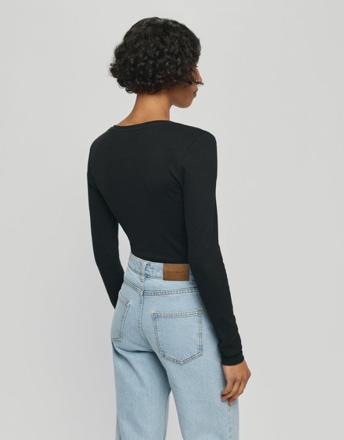MSCH Copenhagen Barrel Jeans Kobane Tua Light Blue Wash mit High Waist und leicht barrel-förmigem Bein.