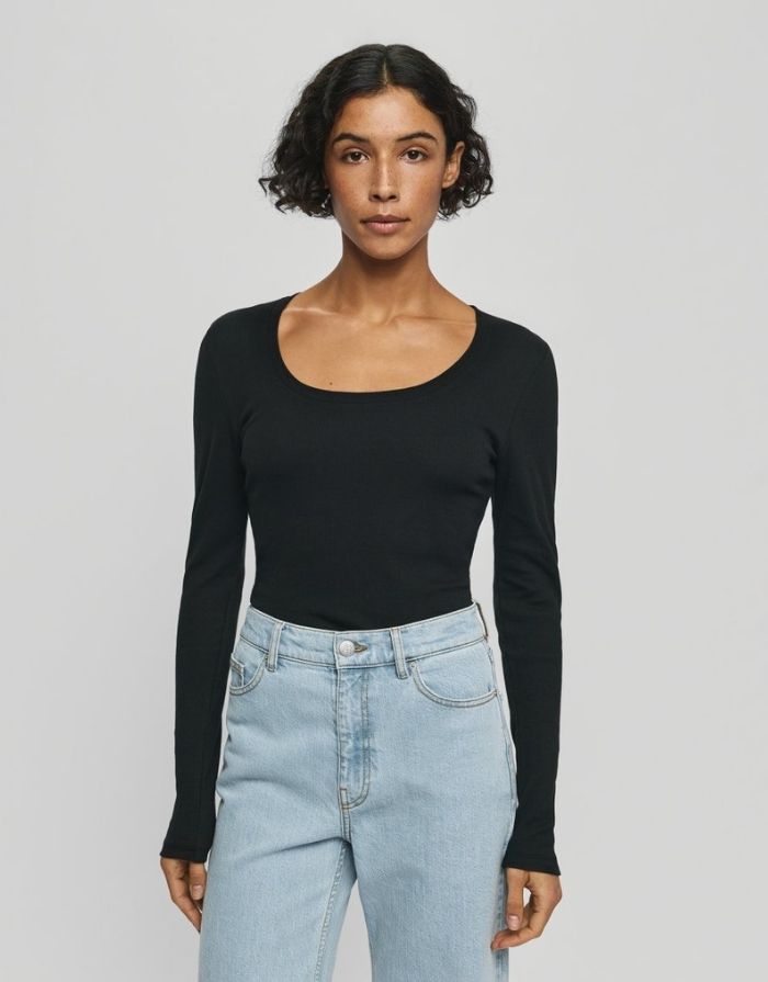 MSCH Copenhagen Barrel Jeans Kobane Tua Light Blue Wash mit High Waist und leicht barrel-förmigem Bein.