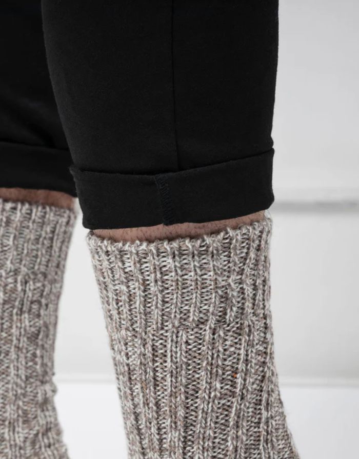 Norweger Socken Grau/Schwarz von Snocks – warme Wollsocken mit Norweger-Muster, ohne einschneidenden Bund, gemütlich und hautfreundlich