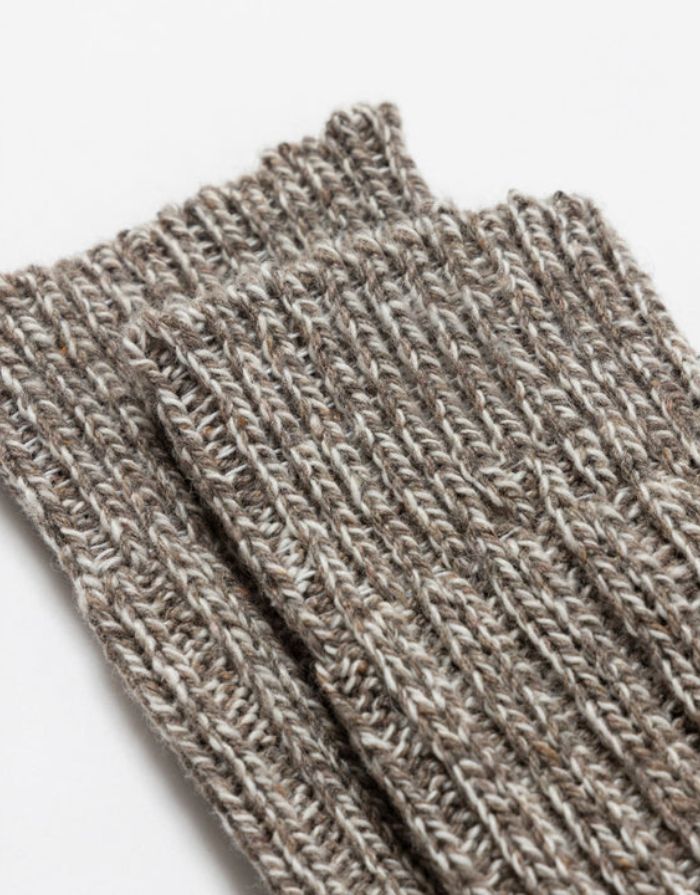 Norweger Socken Grau/Schwarz von Snocks – warme Wollsocken mit Norweger-Muster, ohne einschneidenden Bund, gemütlich und hautfreundlich