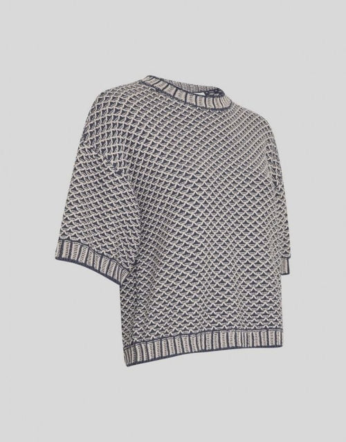 Blau-beiger Pullover Catina Pilla 2/4 von MSCH Copenhagen in India Ink/Oat mit grafischem Strickmuster und kurzen Ärmeln.