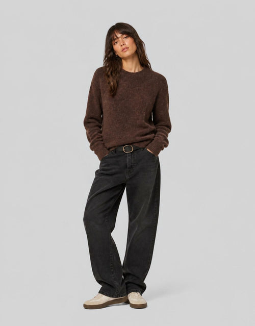 Brauner Strickpullover Festina Hope von MSCH Copenhagen in Hot Fudge mit Rundhalsausschnitt, überschnittenen Schultern und gerippten Bündchen.