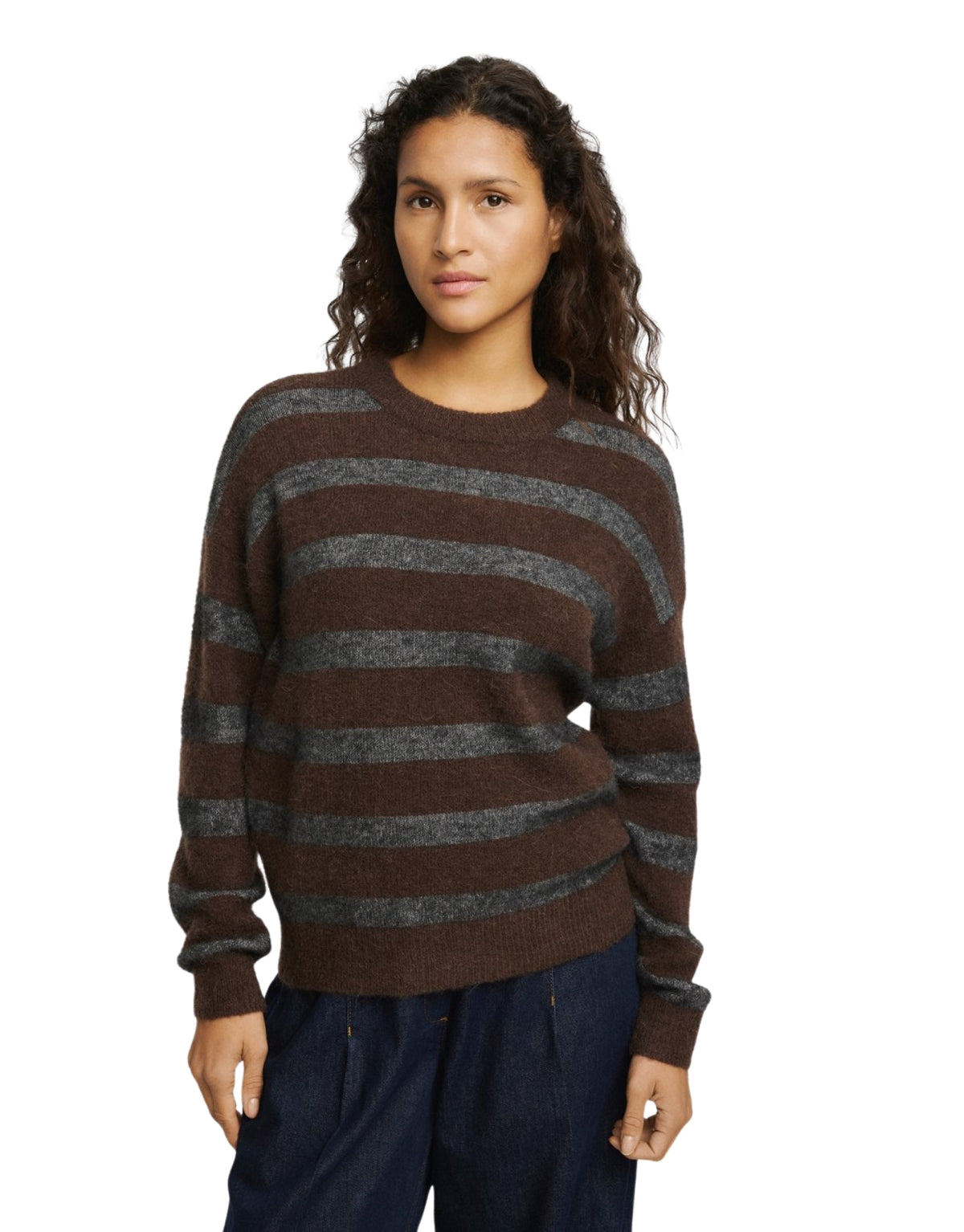 Braun und grau gestreifter MSCHFestina Hope Pullover von MSCH Copenhagen aus weichem Woll- und Alpakamix mit Rundhalsausschnitt und langen Ärmeln.