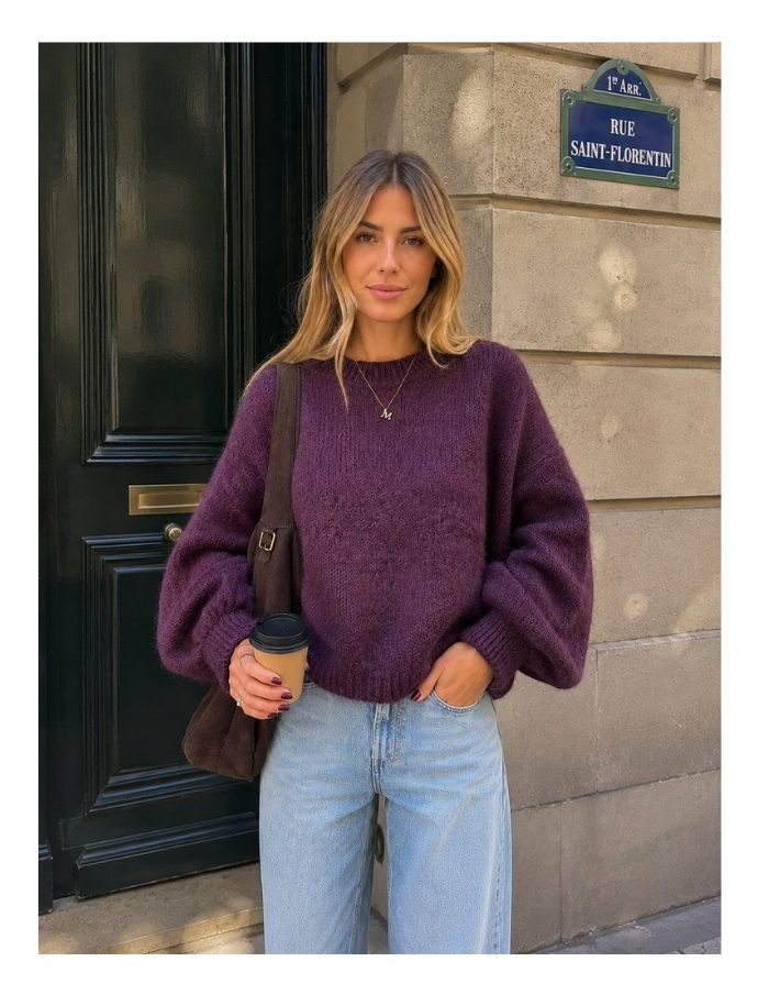 Flauschiger Mohair-Pullover Plum von MAËLYS PARIS mit lockerer Passform und leicht ballonförmigen Ärmeln.