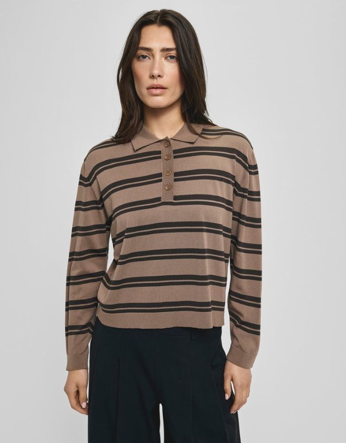 MSCH Copenhagen Pullover Terine in Braun mit dunkelbraunen Streifen und Polokragen.