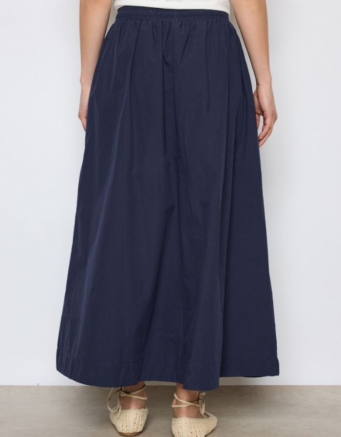 Weit schwingender Rock in Navy Blue mit elastischem Bund und Bindeband.