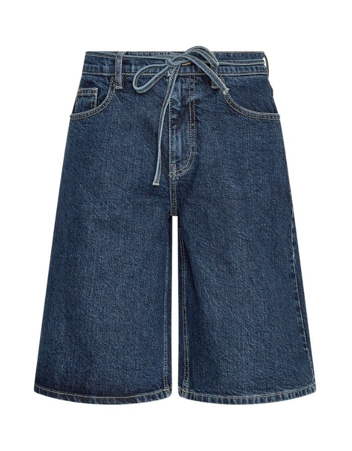  MSCH Copenhagen Denim Shorts Elide Ada Dark Blue Wash in Bermudalänge mit geradem Bein und Five-Pocket-Design.