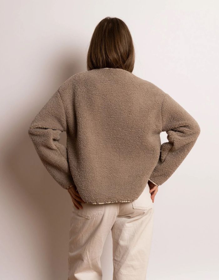  VIVI MARI Teddy Fleecejacke in Mushroom mit Druckknopfleiste und Taschen.