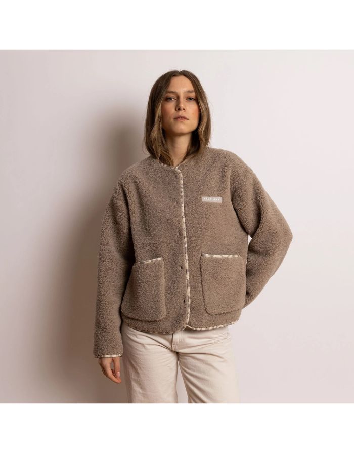  VIVI MARI Teddy Fleecejacke in Mushroom mit Druckknopfleiste und Taschen.