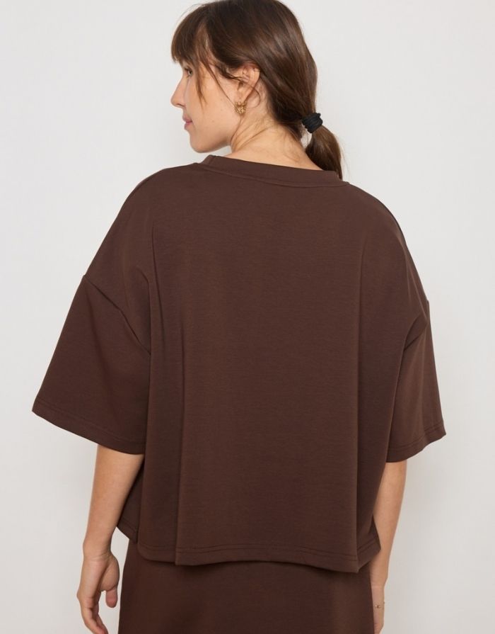  Braunes Basic T-Shirt mit klassischem Schnitt.