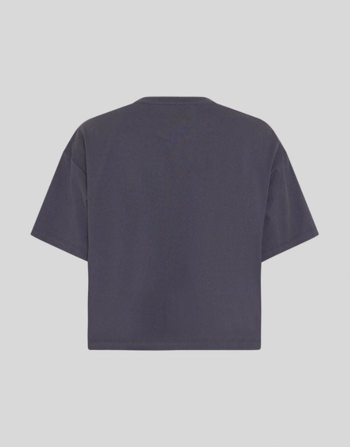 Tshirt Leana von MSCH Copenhagen in der Farbe India Ink aus 100% Baumwolle und im Cropped Schnitt als Freisteller von hinten