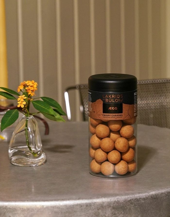 Lakrids by Bülow Ægg Crispy Caramel Lakritz mit Dulce-Schokolade und Meersalz (270 g).