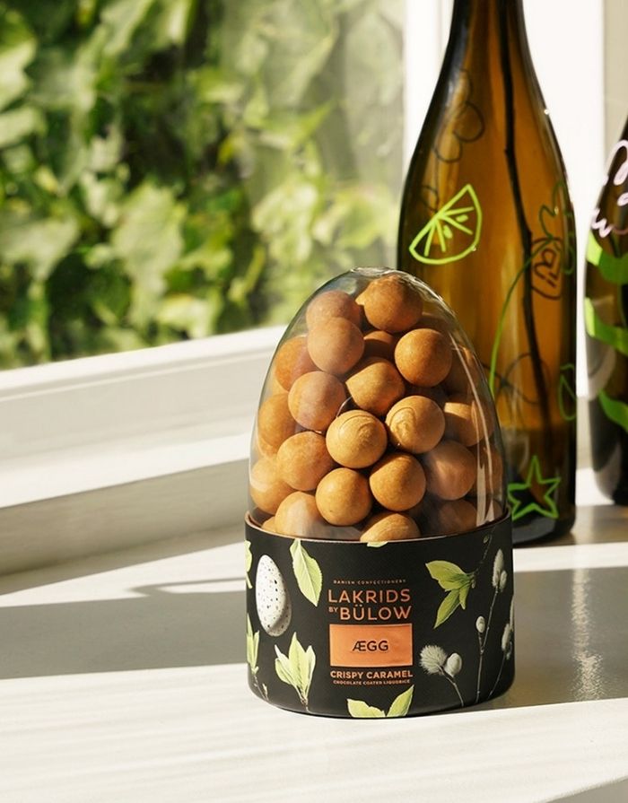Lakrids by Bülow Ægg Crispy Caramel Lakritz mit Dulce-Schokolade und Meersalz in Osterei-Verpackung (470 g).