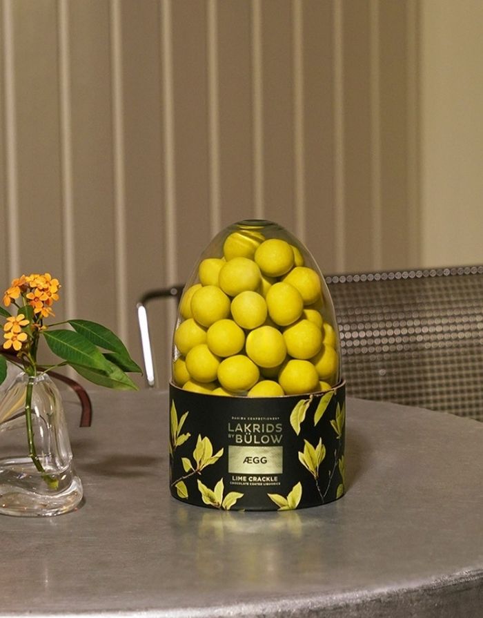  Lakrids by Bülow Lime Crackle Lakritz in Osterei-Verpackung mit weißer Schokolade und Limette (470 g).