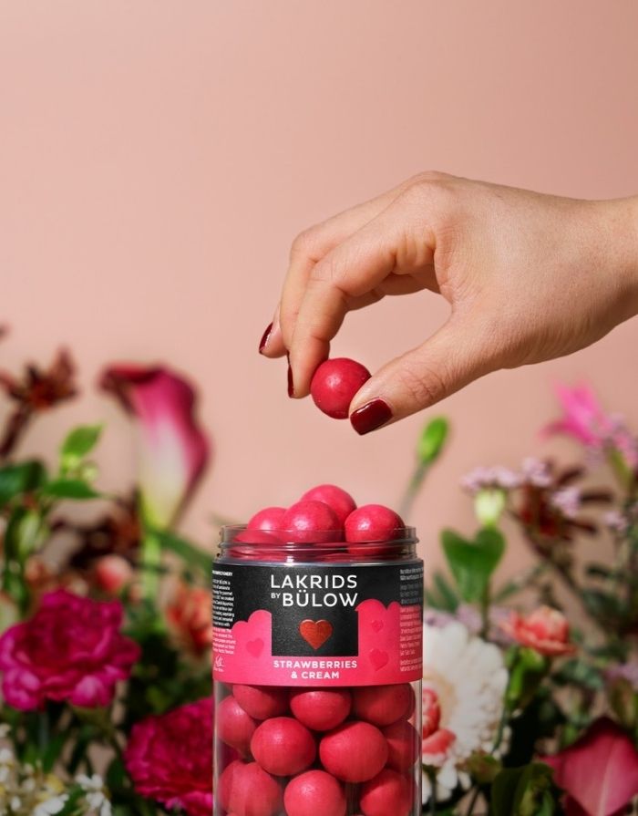 Lakrids by Bülow Strawberry & Cream Lakritz mit weißer Schokolade, Erdbeere und Sahne.