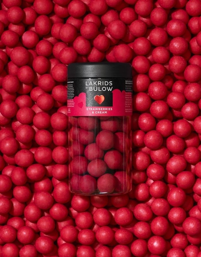 Lakrids by Bülow Strawberry & Cream Lakritz mit weißer Schokolade, Erdbeere und Sahne.