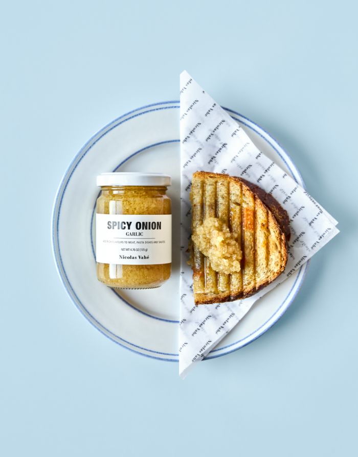 Nicolas Vahé Spicy Onion & Garlic Aufstrich – würzig-pikanter Mix aus Zwiebel, Knoblauch, Pecorino und Chili, 135 g.