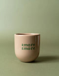 Becher von Sisi House of Style in Beige mit grünem amore amore Schriftzug als Freisteller