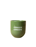 Becher ohne Henkel von Sisi House of Style in Grün mit weißem amore amore Schriftzug als Freisteller