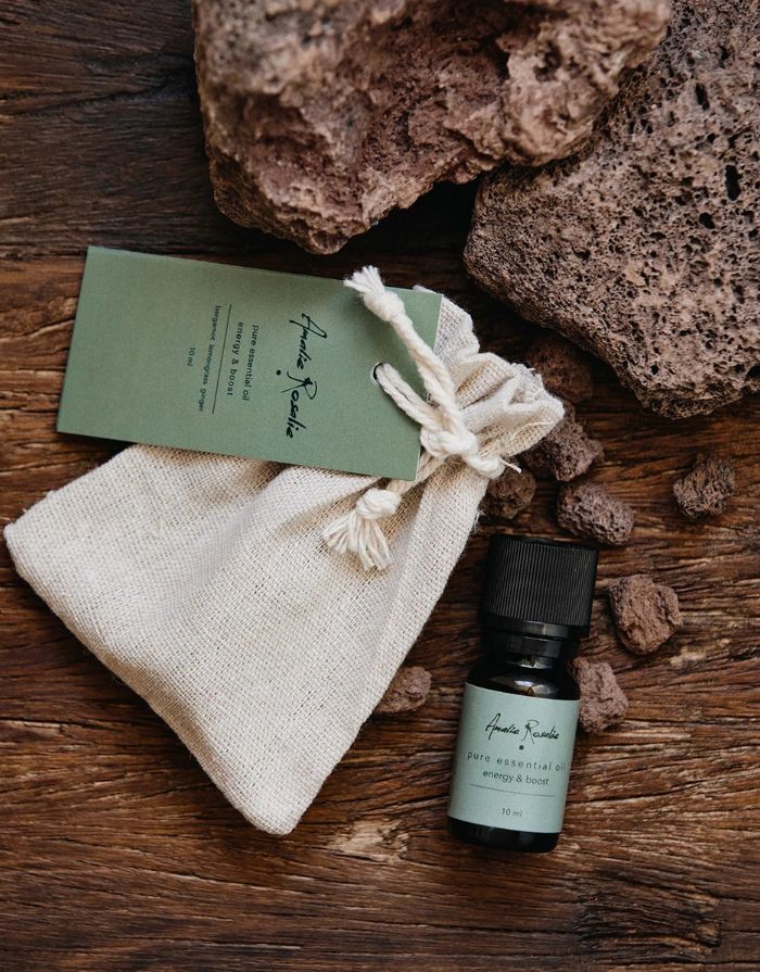 Amalie Rosalie ätherische Ölmischung Focus and Clarity mit Pfefferminze, Eukalyptus und Zitrusnoten im Geschenkbeutel

